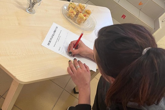 Salát z BIO červené čočky se zeleninou a tofu 1