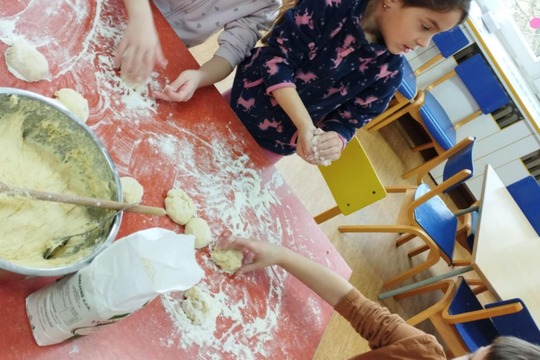 Pečení masopustních koblížků u Včeliček 1