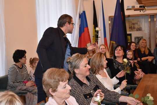 Slavnostní předávání bronzového certifikátu MŠ Alergo na radnici v Žatci 1