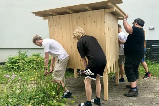 Nový kurník na naší školní zahradě! Nový kurník na naší školní zahradě! 1