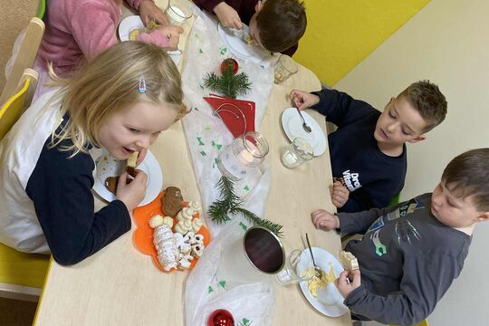 Vánoční dopoledne plné pohody, spolupráce a radosti Vánoční dopoledne plné pohody, spolupráce a radosti 1