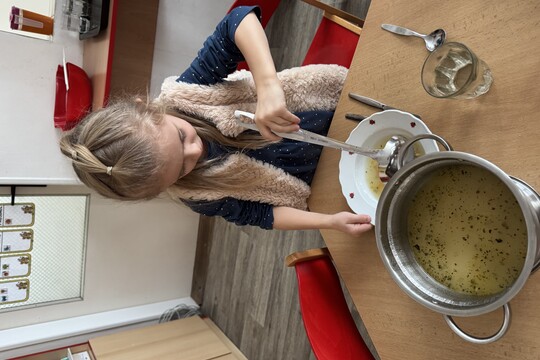 Malý krok u oběda - velký krok k samostatnosti 1