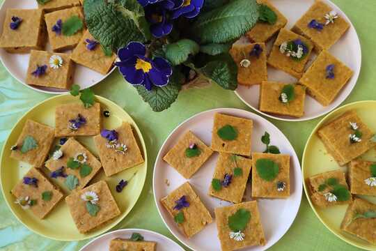 Jarní květinová buchta z mrkve 1