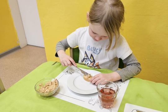 Děti v roli malých kuchařů a servírek 1