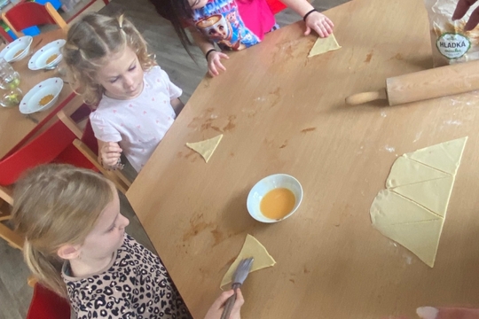 Motýlci z MŠ Kollárova - Svatomartinské rohlíčky Motýlci z MŠ Kollárova - Svatomartinské rohlíčky 1