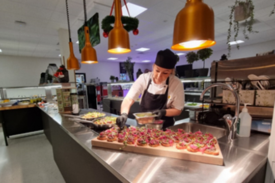 Obědy zdarma a školní restaurace. Jak funguje školní stravování ve Švédsku.  1