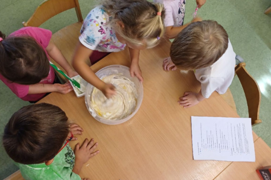 Divadlo, ovoce, lívance i zapečené brambory - 38. týden v MŠ Na Pěšinách Divadlo, ovoce, lívance i zapečené brambory - 38. týden v MŠ Na Pěšinách 1