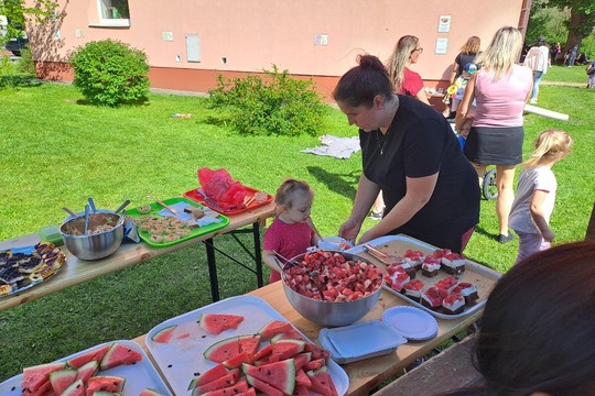 Piknik pro rodiče s dětmi spolu s farmářským jarmarkem Piknik pro rodiče s dětmi spolu s farmářským jarmarkem 1