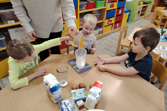 Kytičky z MŠ Kollárova - Masopustní koláčky 1