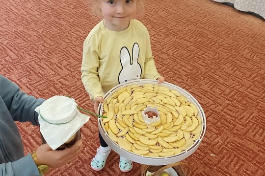 Jablečné křížaly a čaj 1