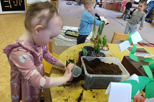 JARNÍ SÁZENÍ NA NAŠÍ ZAHRADĚ 1