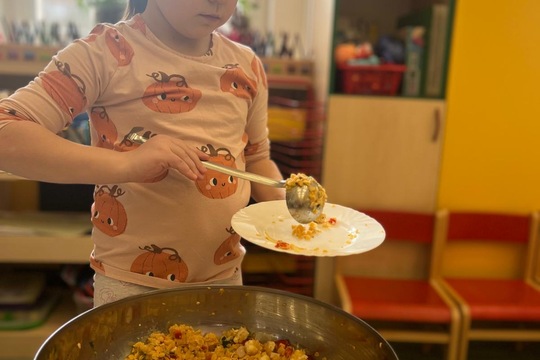 Salát z BIO červené čočky se zeleninou a tofu 1