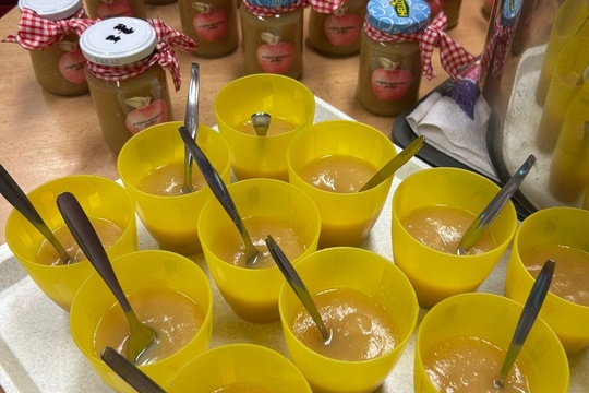 Naše domácí jablečná přesnídávka Naše domácí jablečná přesnídávka 1