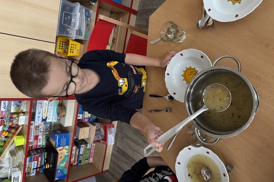 Malý krok u oběda - velký krok k samostatnosti 1