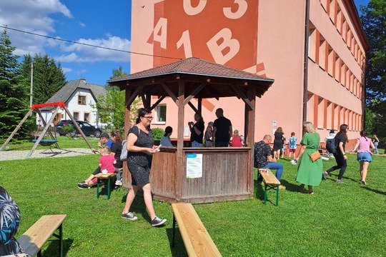 Piknik pro rodiče s dětmi spolu s farmářským jarmarkem Piknik pro rodiče s dětmi spolu s farmářským jarmarkem 1