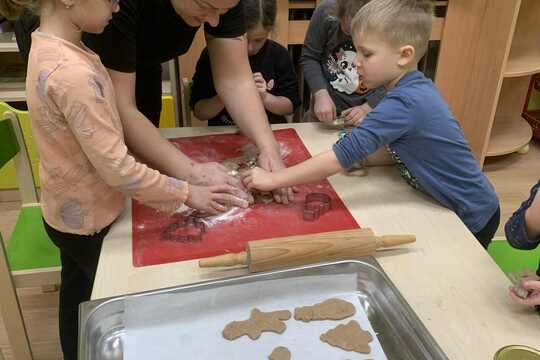 Pečení medových perníků Pečení medových perníků 1