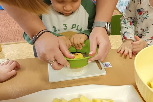 Jablečné křížaly a čaj 1