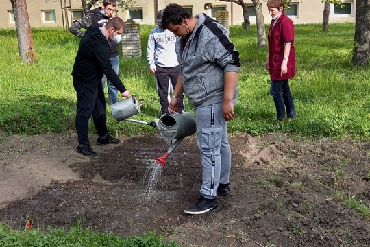 Pracujeme na školním pozemku 1