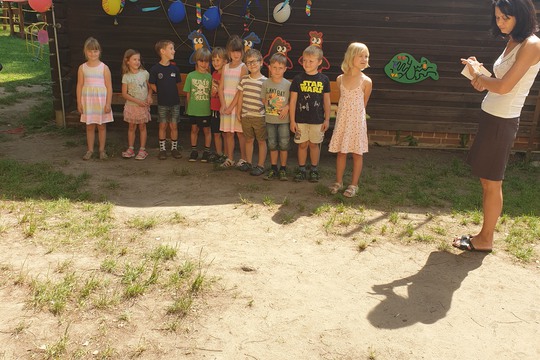 Odpoledne na školní zahradě s klaunem Bumbácem 1