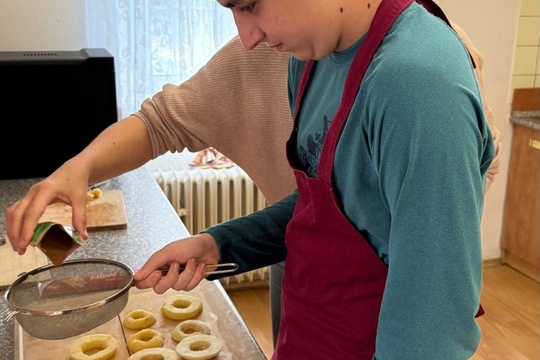 Zpracování jablíček z naší školní zahrady 1