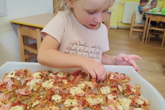 Pekli jsme cuketovou pizzu  Pekli jsme cuketovou pizzu  1