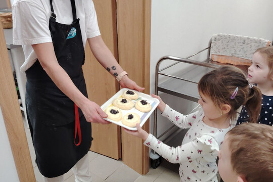 Kytičky z MŠ Kollárova - Masopustní koláčky 1