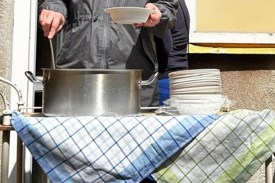 Brigáda na školní zahradě s rodiči a prarodiči dětí Brigáda na školní zahradě s rodiči a prarodiči dětí 1