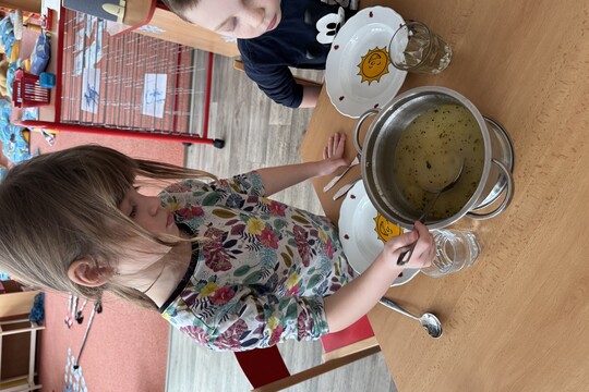 Malý krok u oběda - velký krok k samostatnosti 1