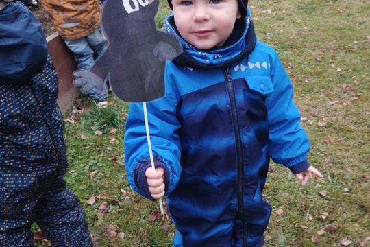 SÁZENÍ ČESNEKU V MŠ KAJLOVCI 1