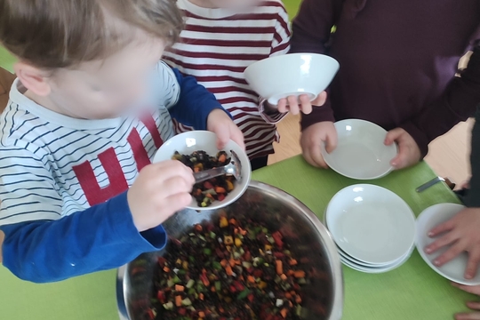 Zeleninový salát s černou čočkou  1