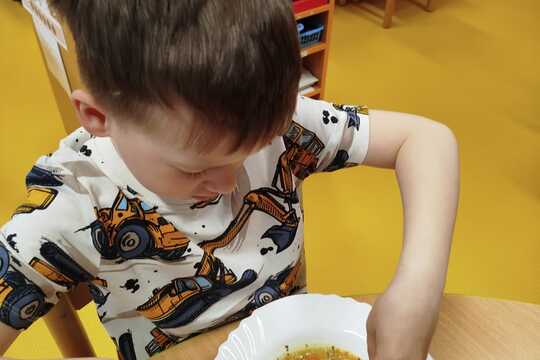 Děti si vypěstovaly řeřichu 1