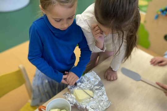 Velikonoční beránek z dětských ručiček 1