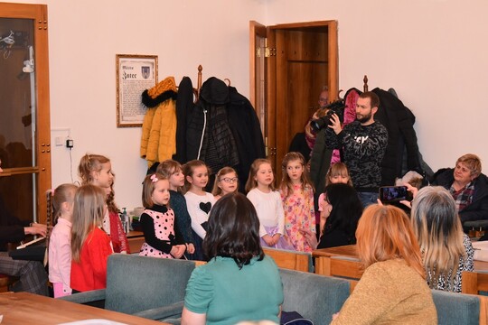 Slavnostní předávání bronzového certifikátu MŠ Alergo na radnici v Žatci 1