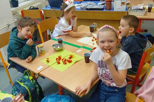 Objevujeme nové chutě s 1.B! Objevujeme nové chutě s 1.B! 1