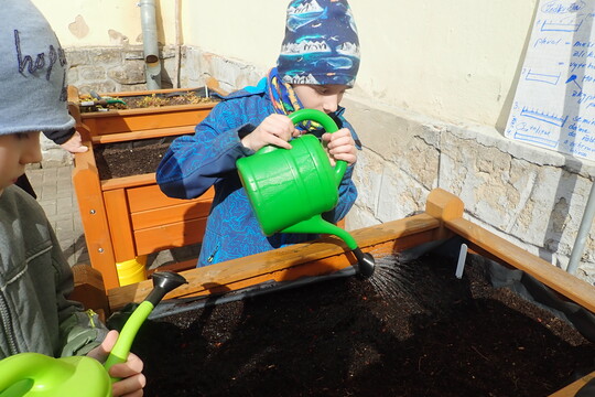 Jarní práce na vyvýšených záhonech  1