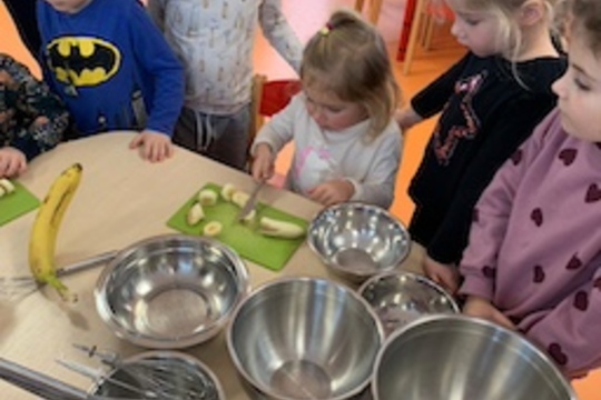 Ovocná zmrzlina ve sněhu u Ježečků Ovocná zmrzlina ve sněhu u Ježečků 1