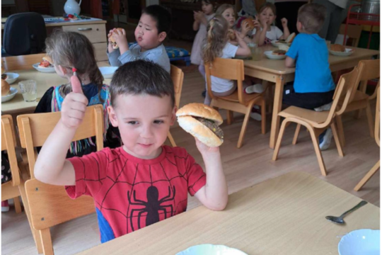 ZDRAVÝ HAMBURGER V NAŠEM JÍDELNÍČKU 1