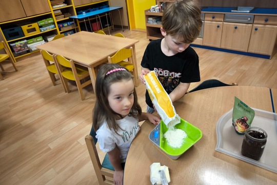 Sklízení mrkve a pečení mrkvových rohlíčků 1