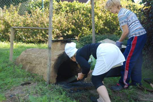 Pekli jsme v hliněné peci sezónní dobroty 1