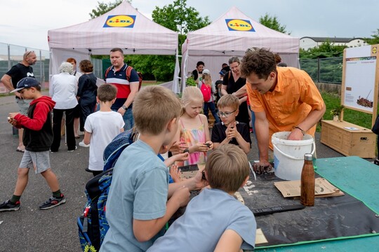 Díky podpoře společnosti Lidl se v Praze – Stodůlkách otevírá nová jedlá školní zahrada 1