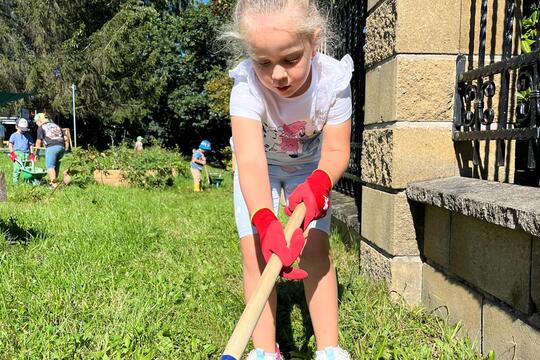 Po prázdninách zpět na školní zahradu Po prázdninách zpět na školní zahradu 1