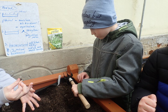 Jarní práce na vyvýšených záhonech  1