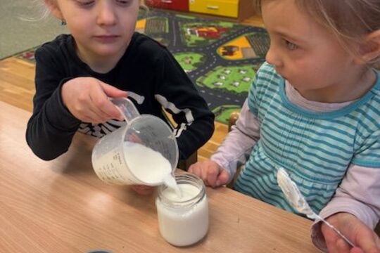 Výroba bílého jogurtu - Sovičky 1