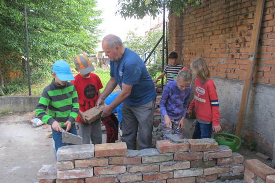 Stavba venkovní pece - projekt 3. třídy 1