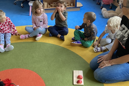 Proběhla ochutnávka jablek - Berušky 1