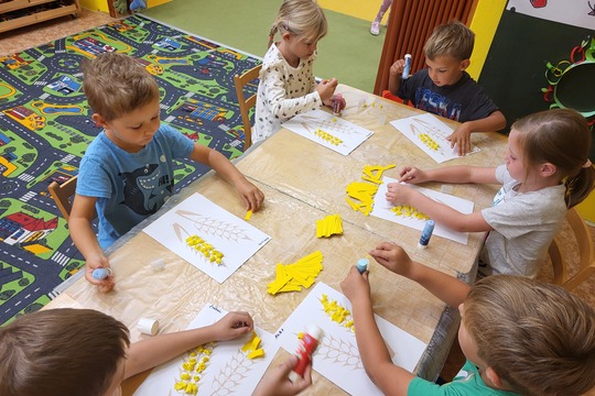 Od zrníčka k chlebu - sklízíme obilí - Sluníčka Od zrníčka k chlebu - sklízíme obilí - Sluníčka 1