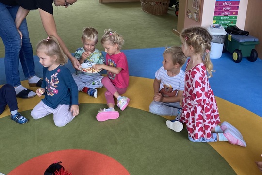 Proběhla ochutnávka jablek - Berušky 1