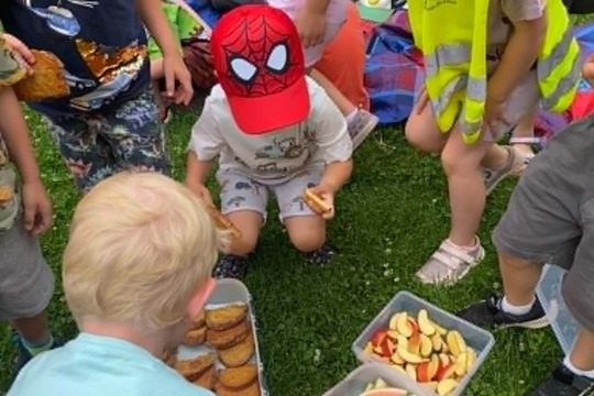 Piknikový den v naší školce! Sluníčko, radost a spousta dobrot. 1