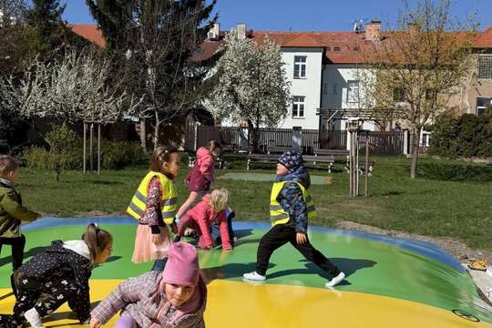 Máme novou trampolínu 1