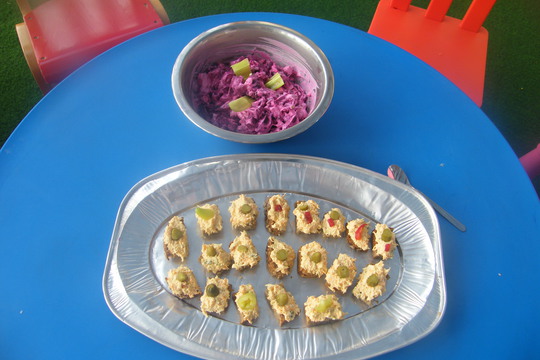 Zdravé odpolední vaření ve Veverkách (LMŠ) s rodiči - Zdravá pomazánka s žitným chlebíkem a zeleninovým salátem 1